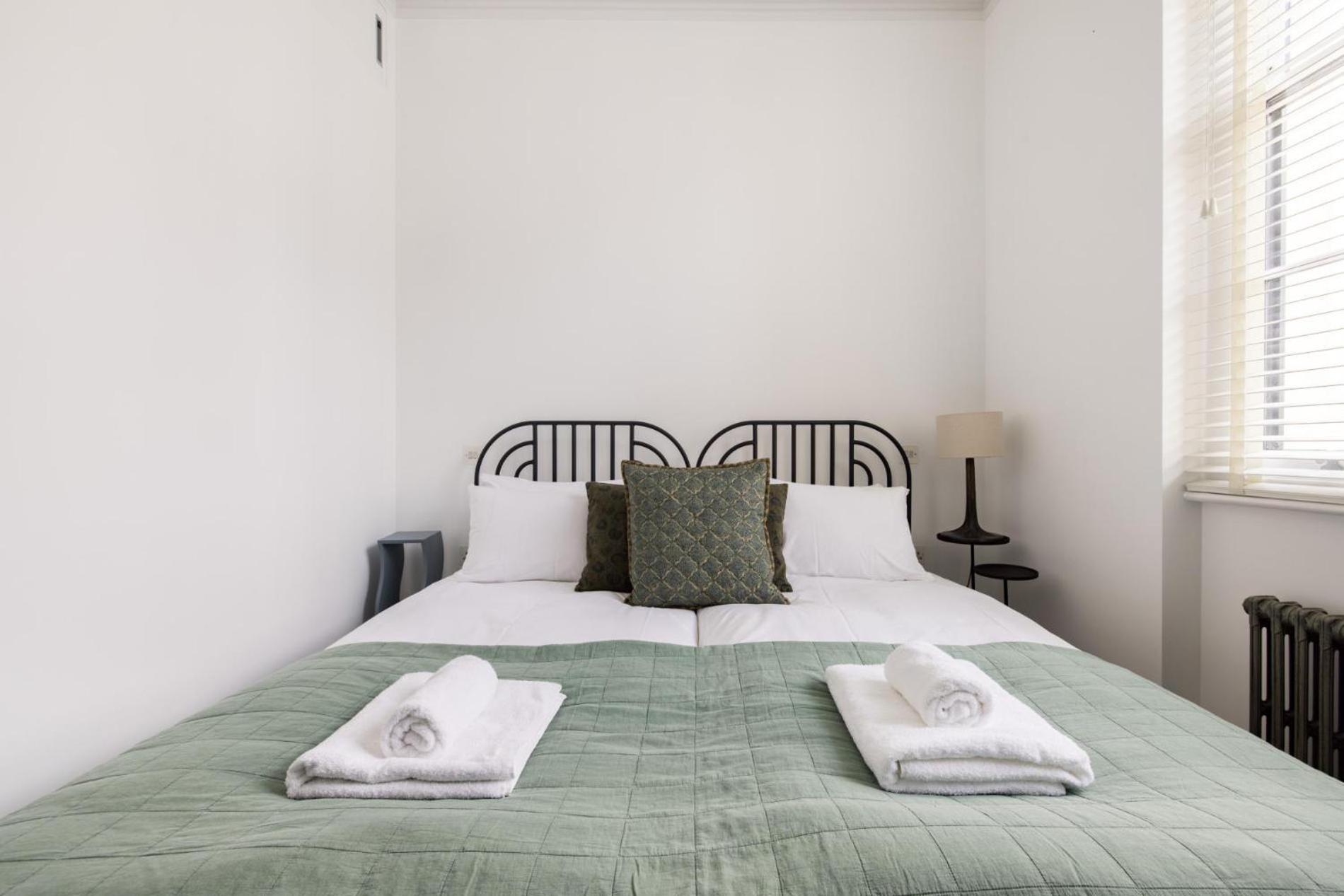 The Tree House 2 Bedroom By Hyde Park London